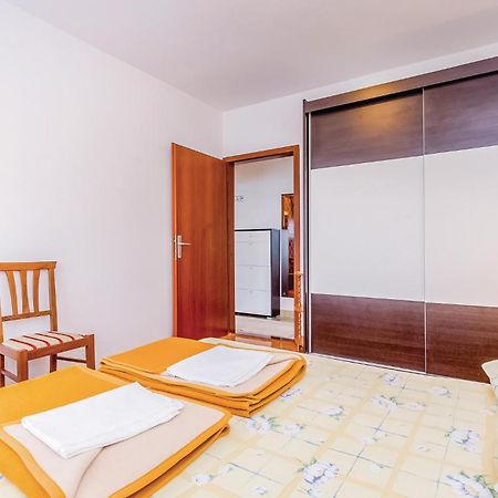 Stunning Apartment In Novi Vinodolski With Wifi Exterior foto