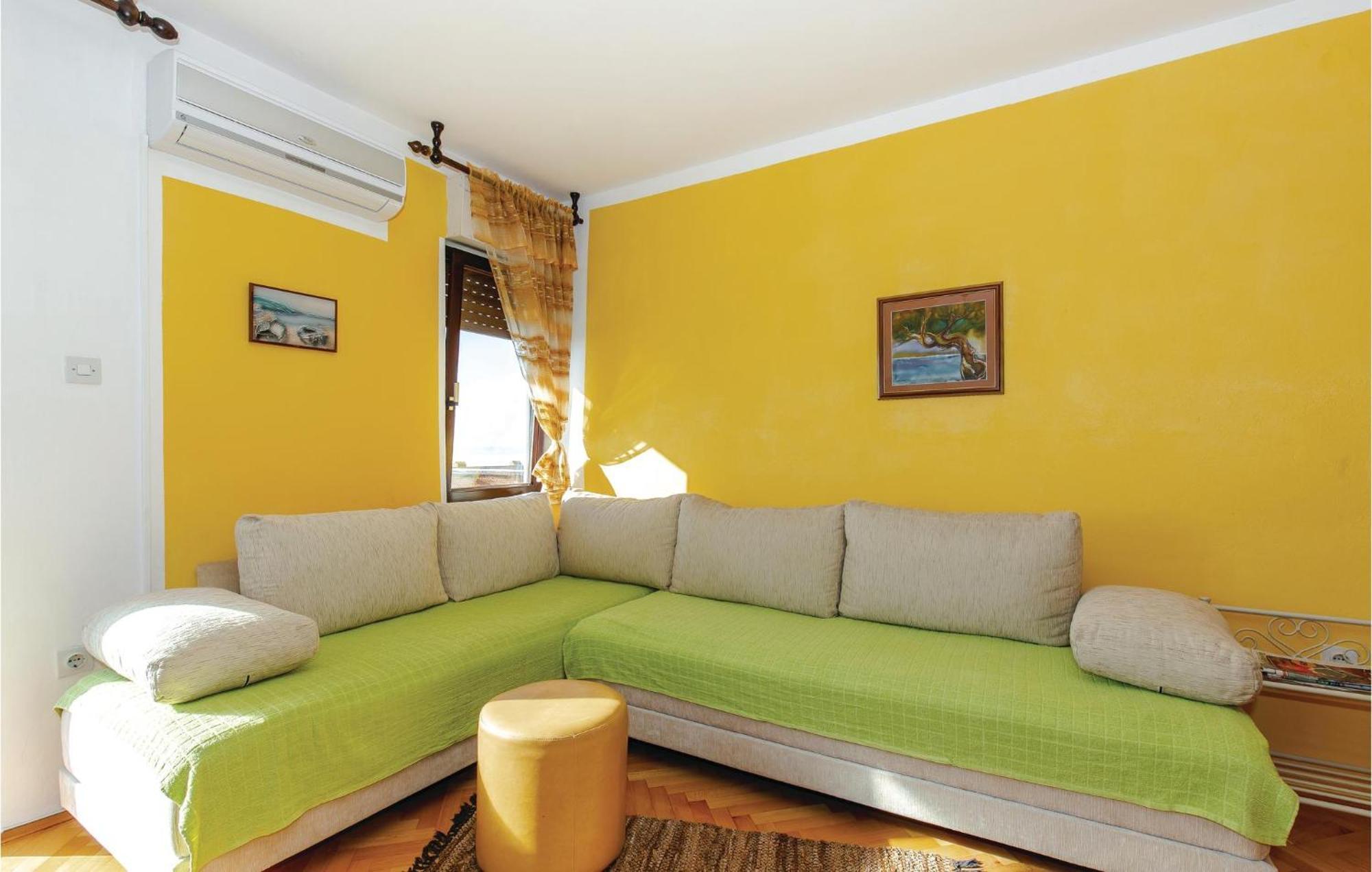 Stunning Apartment In Novi Vinodolski With Wifi Exterior foto
