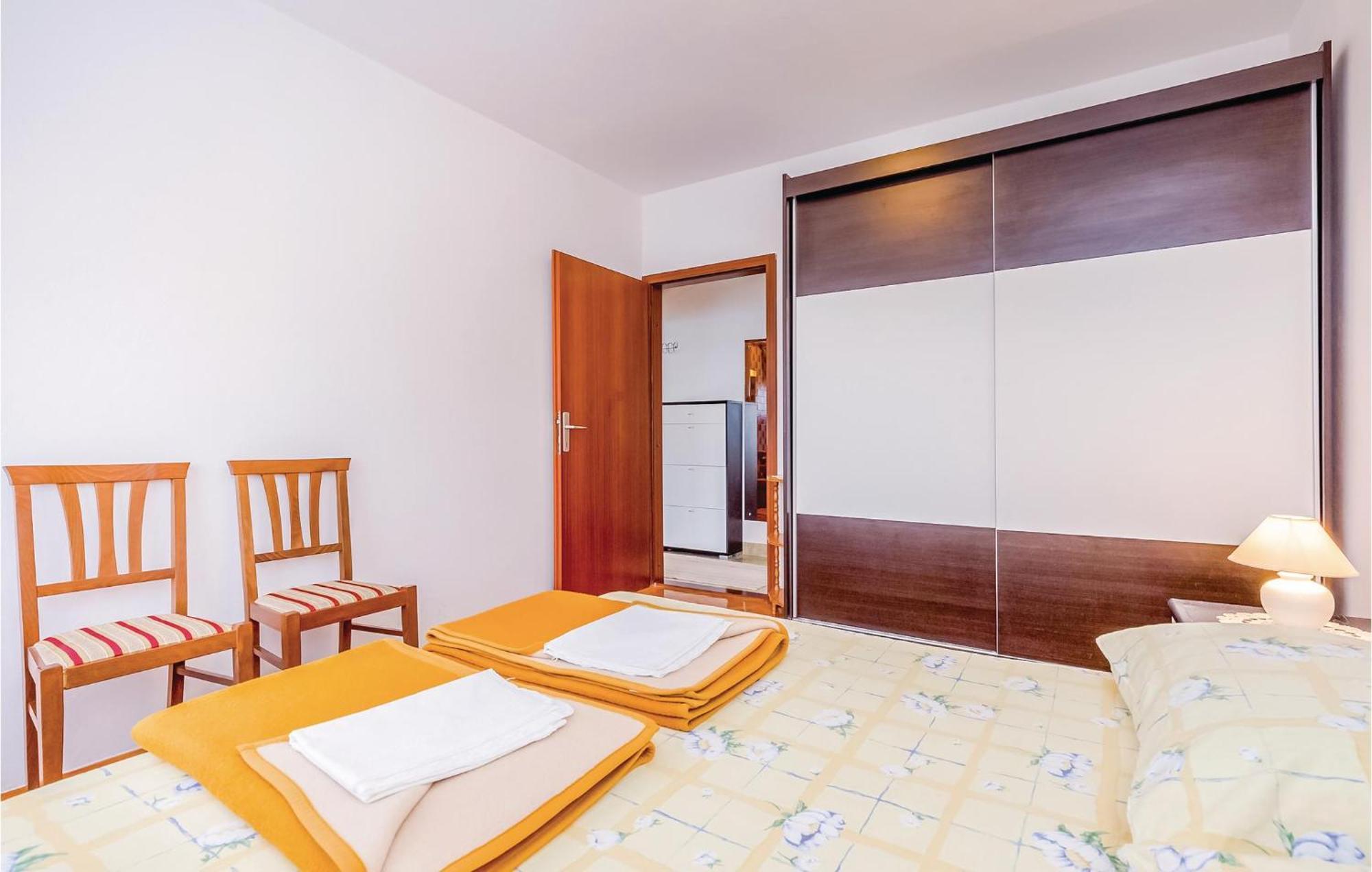 Stunning Apartment In Novi Vinodolski With Wifi Exterior foto
