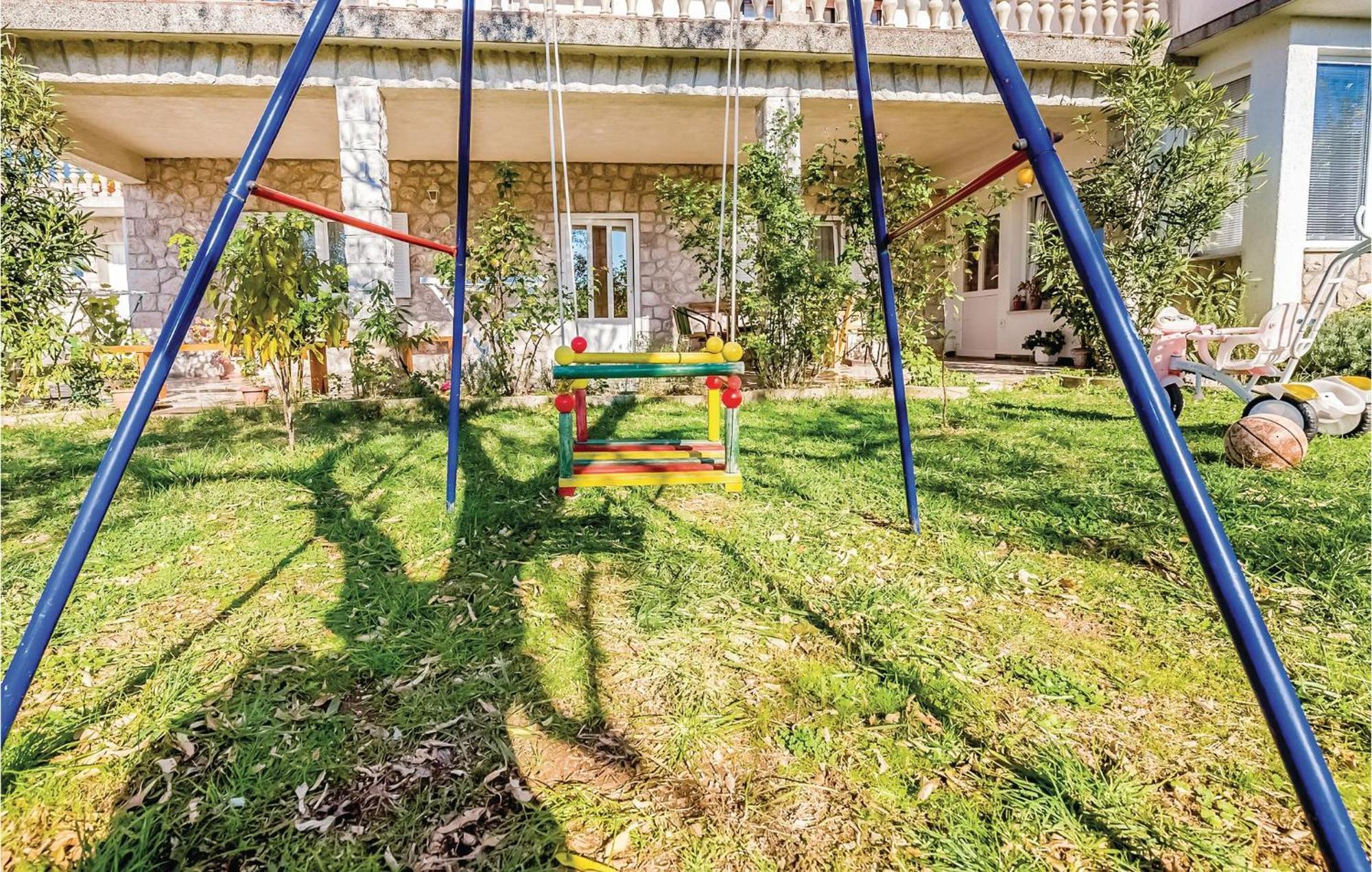 Stunning Apartment In Novi Vinodolski With Wifi Exterior foto